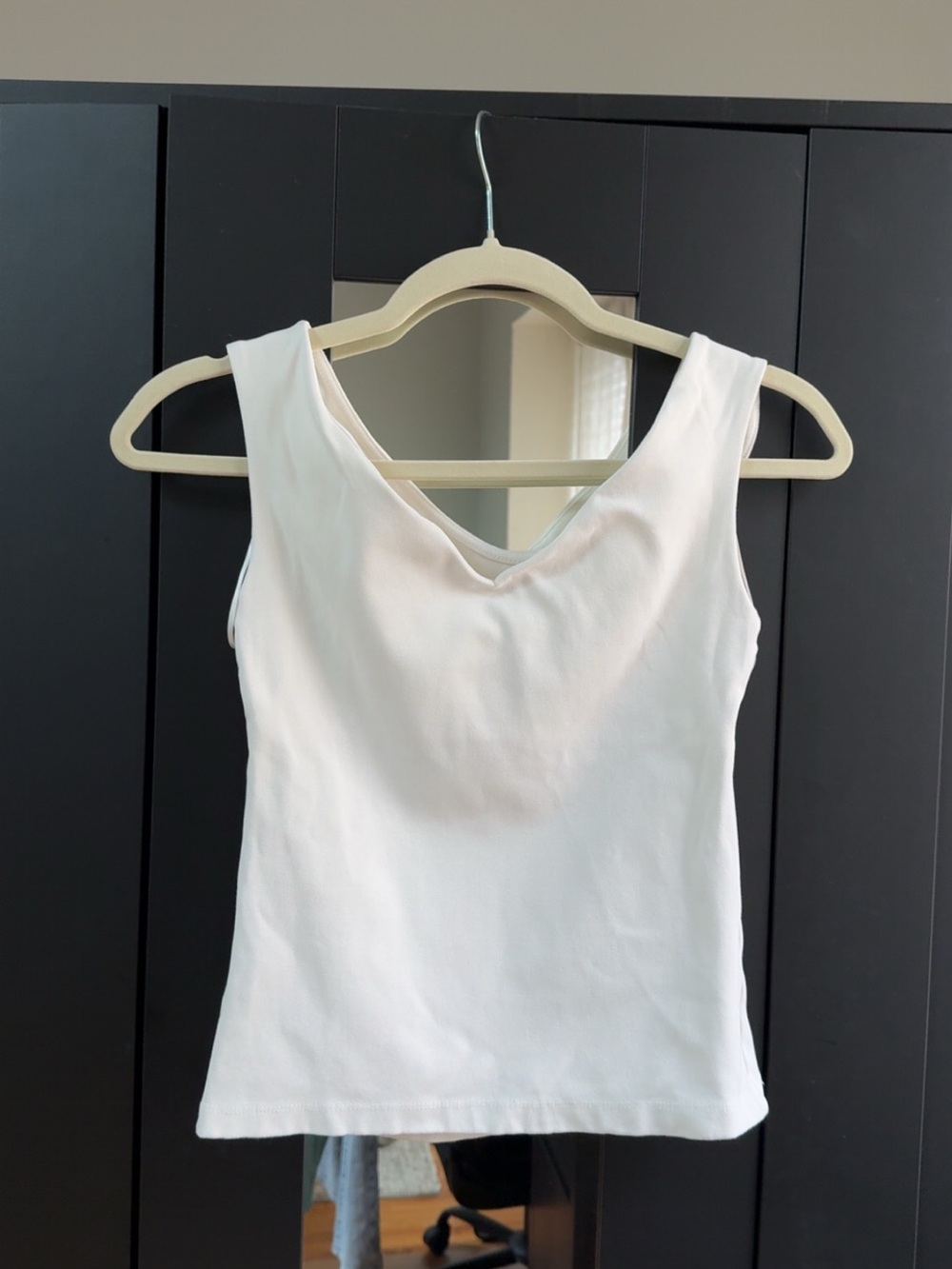 Zara Women's White V-Neck Tank Top
